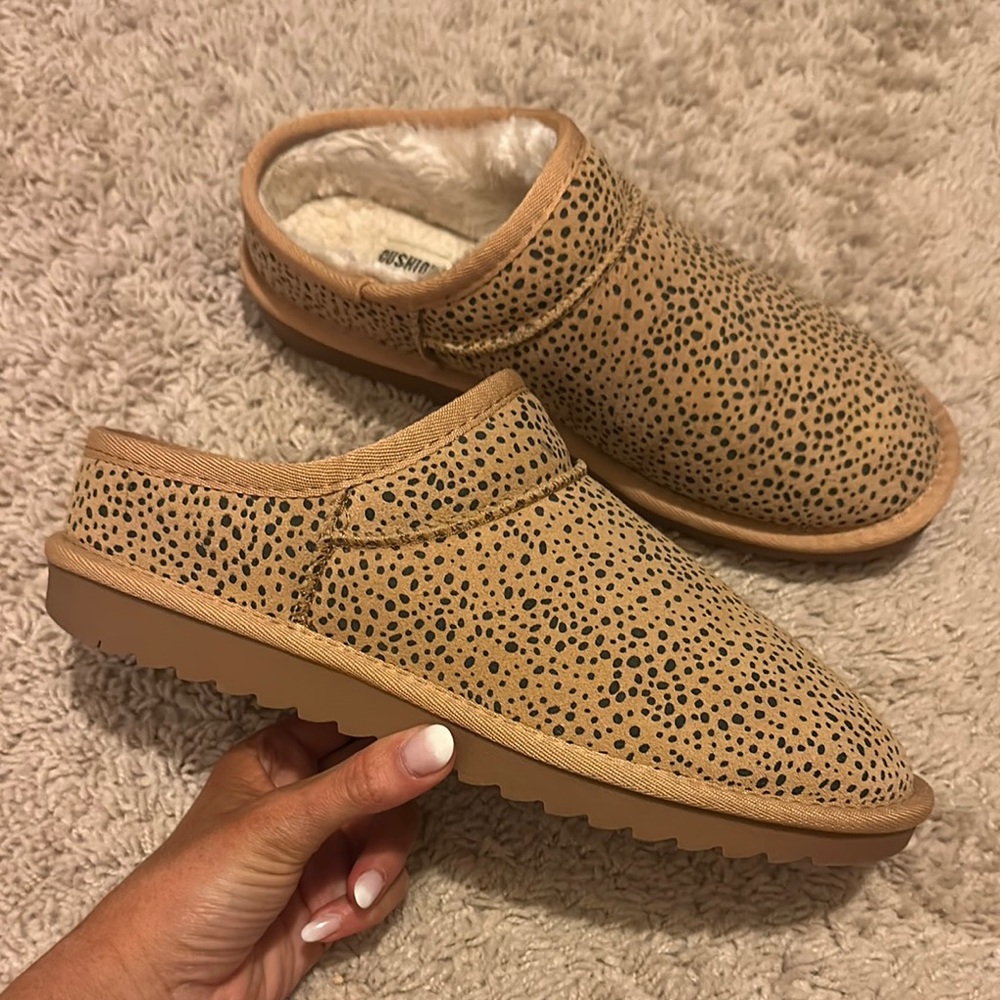 Amazon Tan and Black Cozy Slip-On Slippers